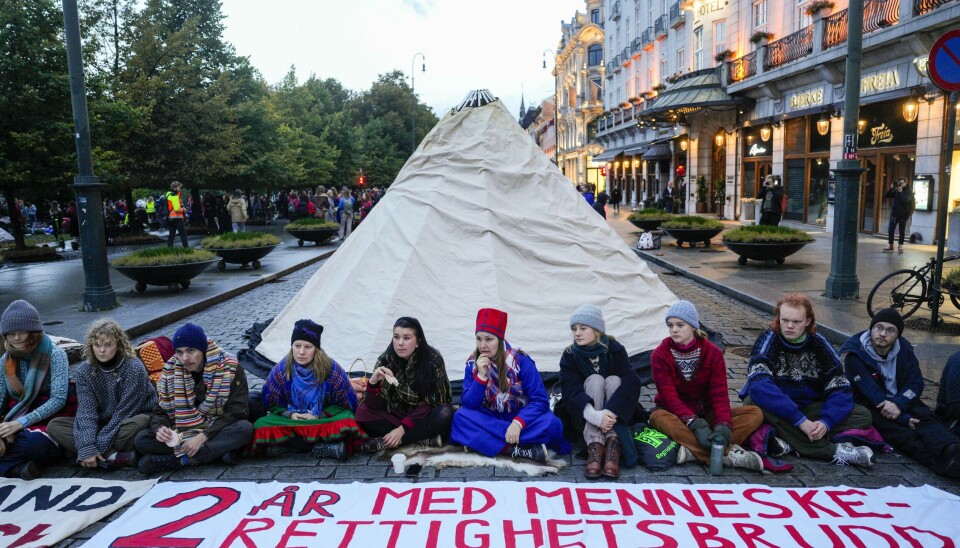 TILBAKE I GATENE: Bildet er tatt fra Karl Johan i dag, der flere aksjonister har samlet seg.