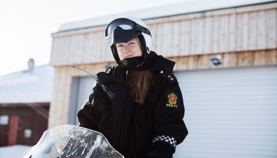 DRØMMEJOBBEN: Politibetjent Sigrid Elise Sund fra Ringsaker i Innlandet stortrives i kalde nord.
