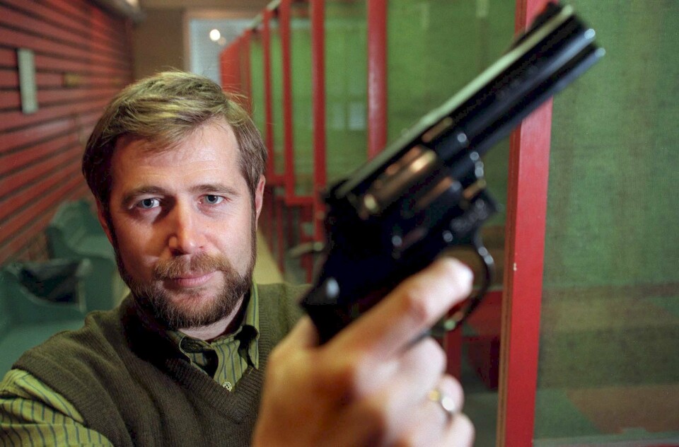 6. oktober 1997: Som leder i Lensmannsetatens Landslag mente Arne Johannessen at tiden var inne for å la politiet ha våpen i bilene.