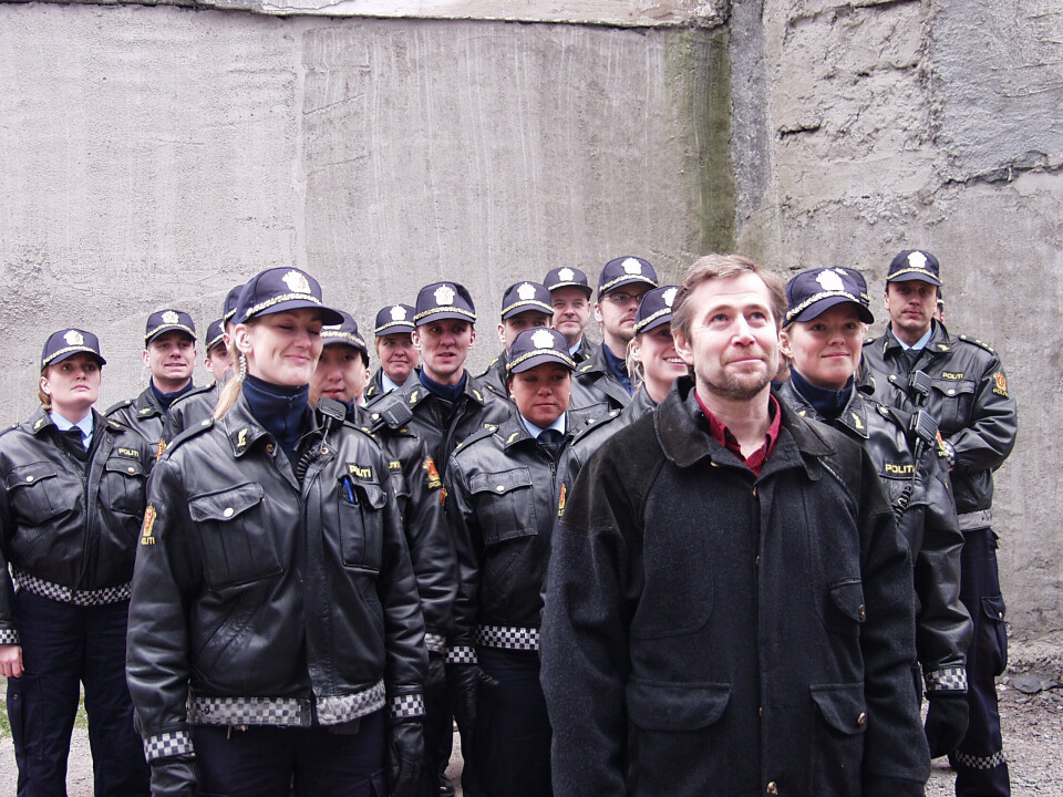 2006: Arne Johannessen og en gruppe polititjenestepersoner fra Oslo politidistrikt stiller opp til fotoshoot, i forbindelse med at Johannessen signaliserer at politiet vil aksjonere for høyere lønn.