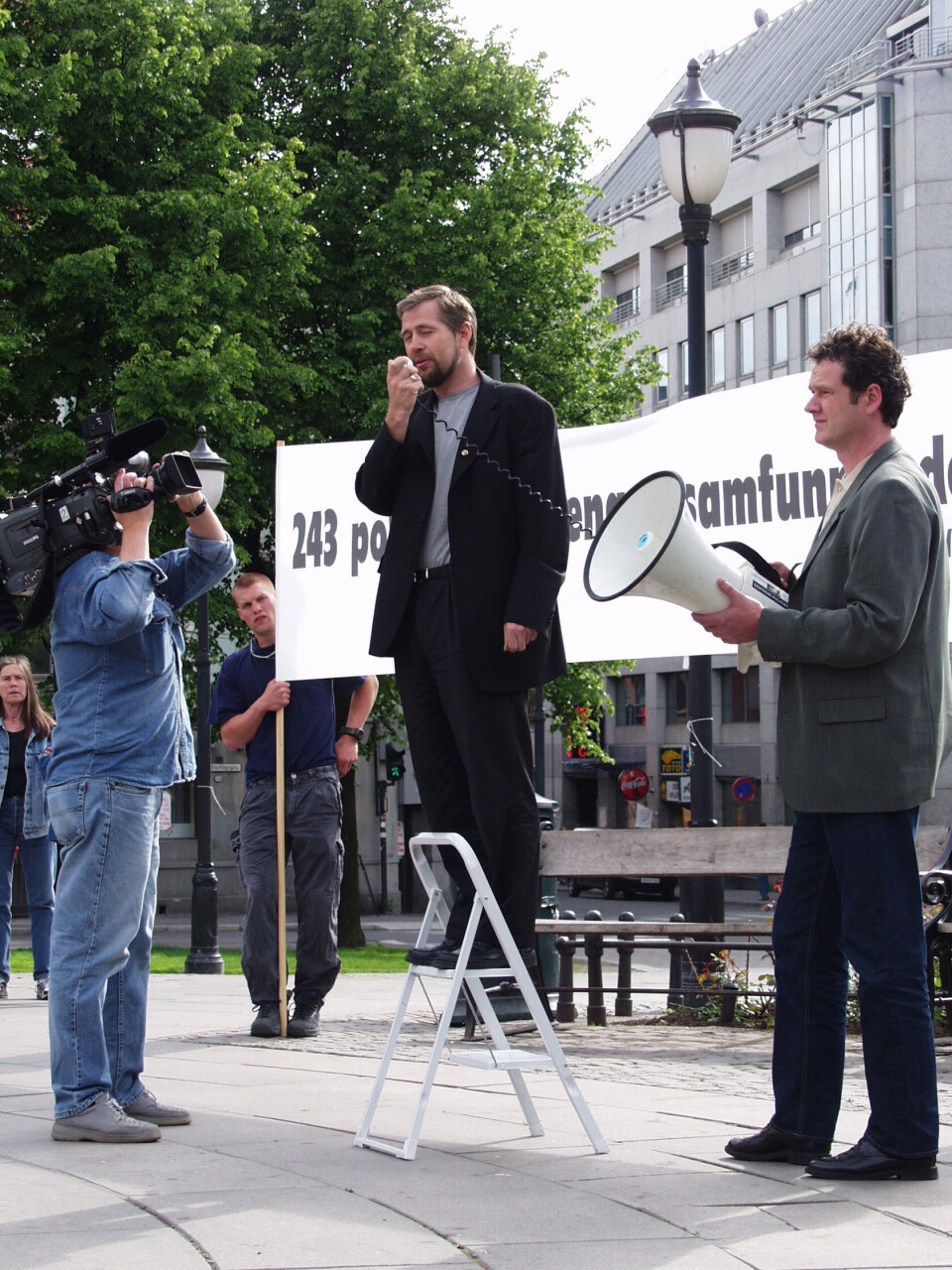 2001: Arne Johannessen under en markering foran Stortinget i Oslo.