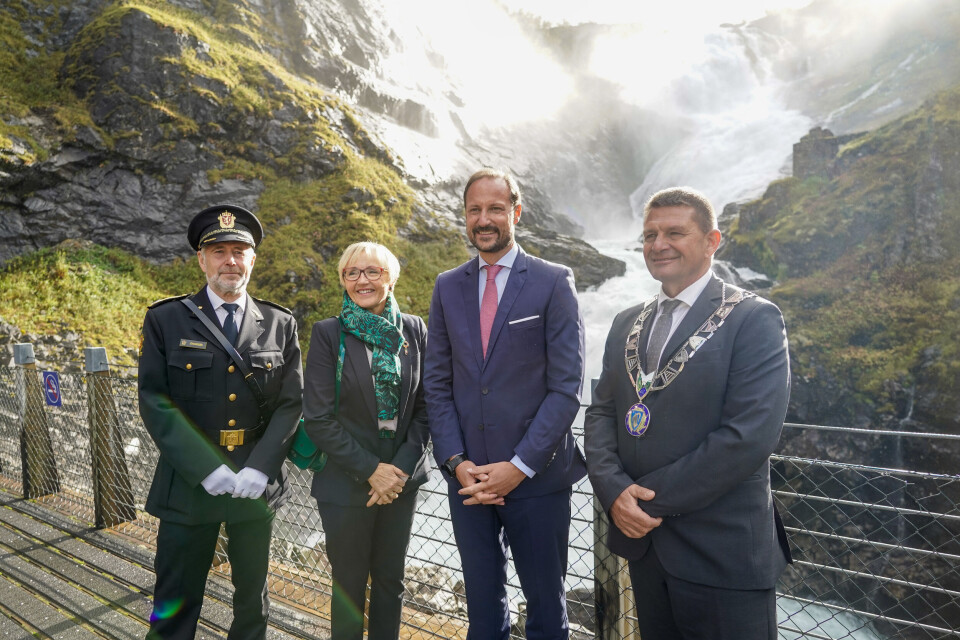 26. september 2023: Det siste halvåret i yrkeslivet jobbet Arne Johannessen som visepolitimester i Vest politidistrikt. En drøy måned før pensjonisttilværelsen, var han med Kronprins Haakon i møte med ordfører Trygve Skjerdal i Aurland kommune og statsforvalter Liv Signe Navarsete på fylkestur i Vestland.