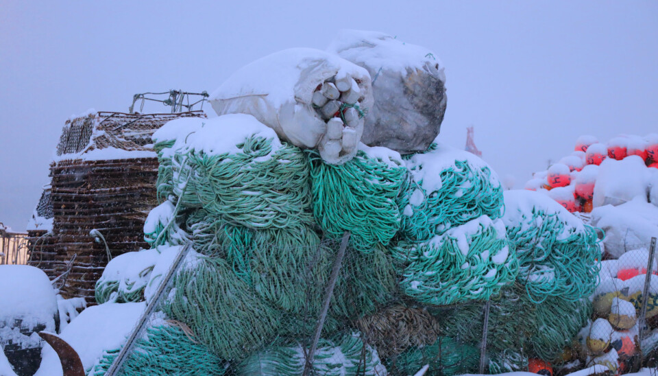 Krabbeteiner og annet utstyr på land i Kirkenes. Bildet er et illustrasjonsfoto. Krabbeteiner og annet utstyr på land i Kirkenes. Bildet er et illustrasjonsfoto.