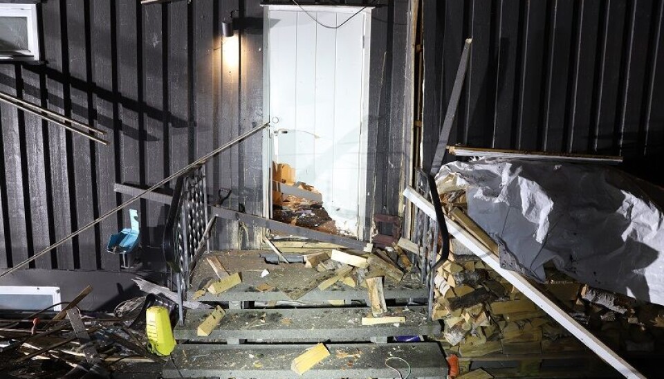 Inngangspartiet på boligen i Drøbak etter eksplosjonen. Inngangspartiet på boligen i Drøbak etter eksplosjonen.