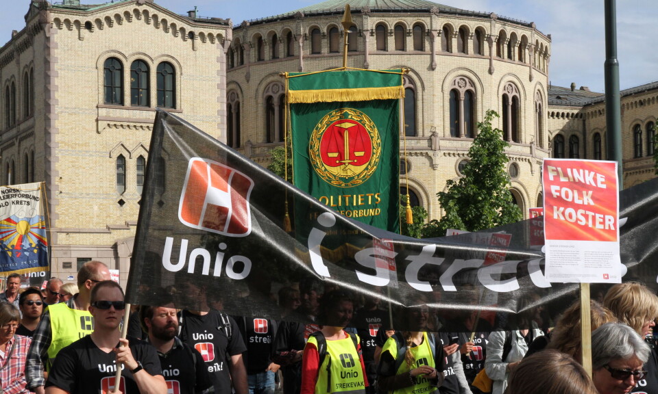 STREIKETOG: Våren 2012 gikk Politiets Fellesforbund i streiketog oppover Karl Johans gate i Oslo.