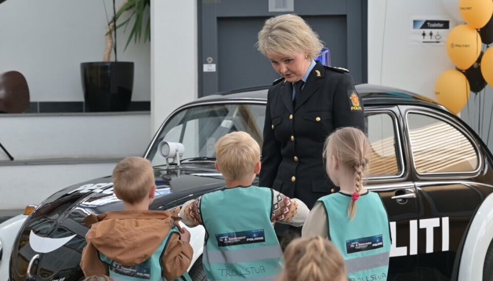 HILSTE PÅ POLITIMESTEREN: Heidi Kløkstad kunne forsikre om at Pelle fortsatt var sprek.