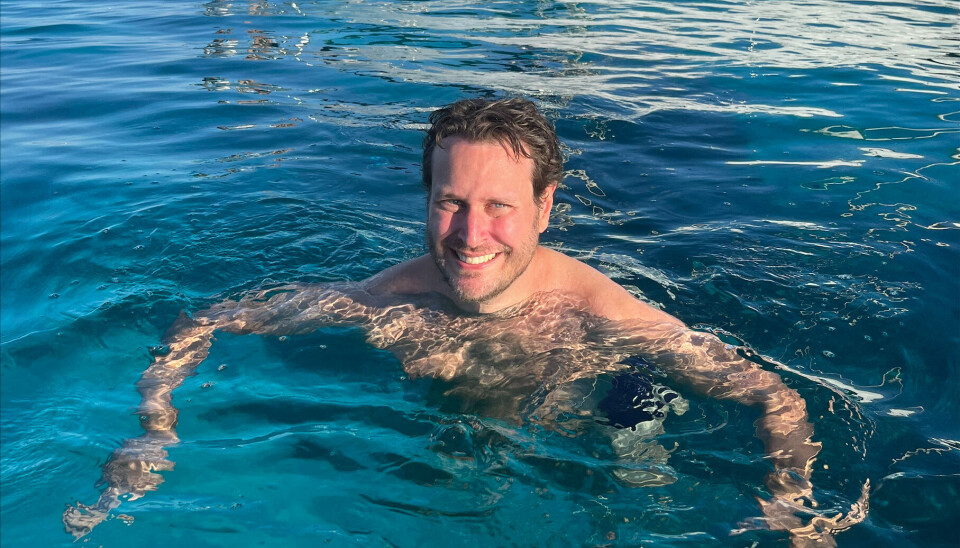 DRAR TIL VARMERE STRØK: Leder for justiskomiteen på Stortinget, Helge André Njåstad, håper også årets sommerferie byr på bading og sol.