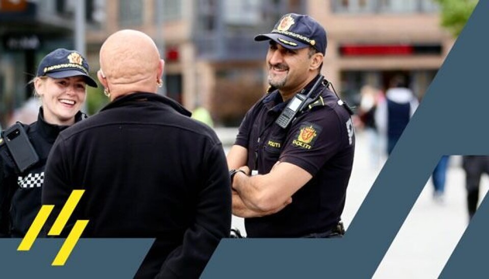 Politiførstebetjent Politiets nettpatrulje, alternativt operatør som politibetjent 3-2-1