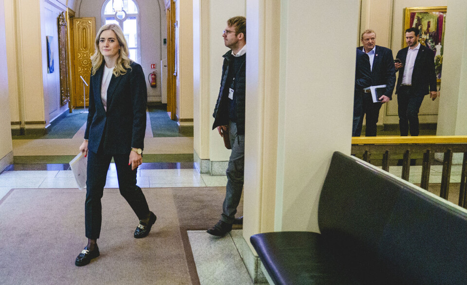 Helge André Njåstad (helt til høyre) vil kreve en avklaring fra justis- og beredskapsminister Emilie Enger Mehl om PSTs budsjettsprekk.