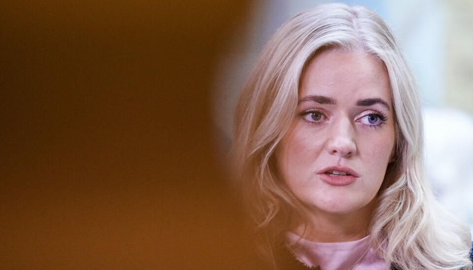 Justis- og beredskapsminister Emilie Enger Mehl (Sp) i vandrehallen etter at finansminister Trygve Slagsvold Vedum (Sp) presenterte statsbudsjettet for 2025 i Stortinget mandag.