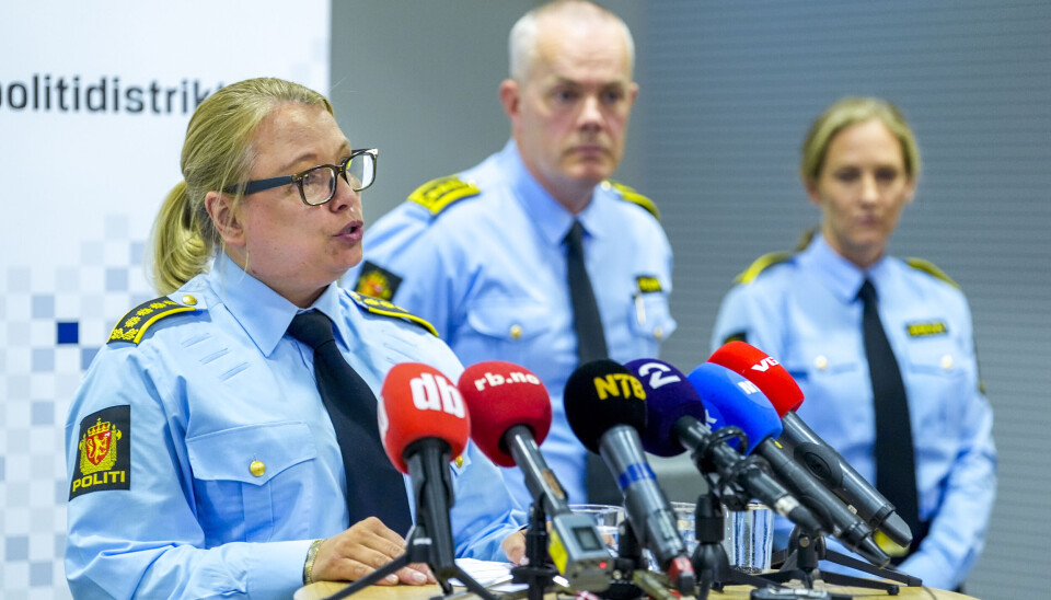Øst politidistrikt ved påtaleleder Vibeke Schøyen, leder for Felles enhet for etterretning, forebygging og etterforskning, politiinspektør Thomas Stærk, og påtaleansvarlig i Lørenskogsaken, Guro Holm Hansen holder pressekonferanse i Lørenskog-saken.
