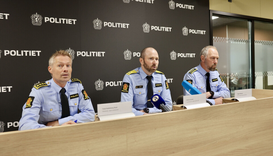 Fra venstre: Påtaleleder Terje Kaddeberg Skaar, visepolitimester Morten Sjustøl og etteretningsleder Torgeir Winsnes fra Agder politidistrikt under pressekonferansen om aksjonen mot et kriminelt nettverk som ble gjennomført tirsdag.