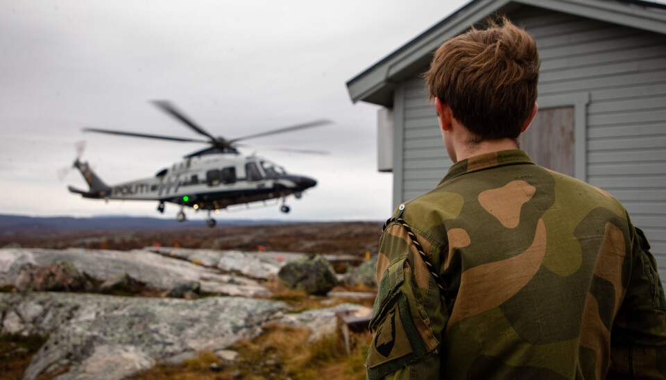 Et politihelikopter lander i Finnmark, like ved russergrensa. Bildet er et illustrasjonsfoto, og er tatt i en annen sammenheng.