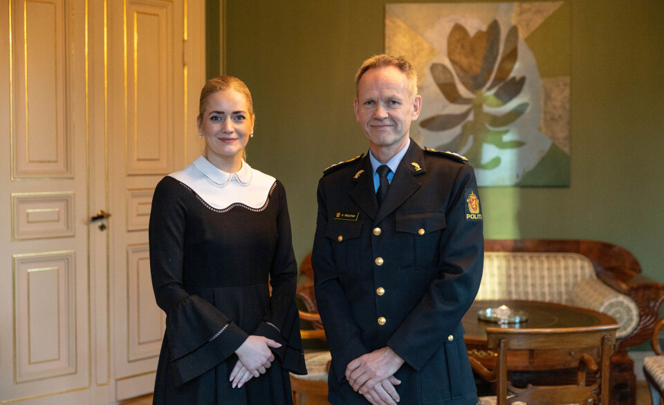 Justis- og beredskapsminister Emilie Enger Mehl (Sp) sammen med nyutnevnt politidirektør Håkon Skulstad.