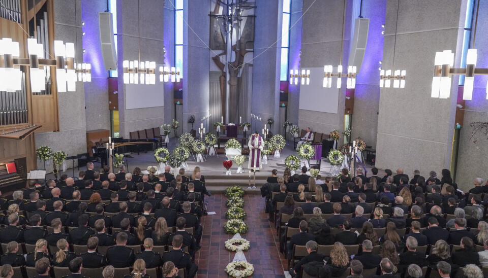 Politibetjent Markus Botnen ble begravd fra Gand kirke i Sandnes.