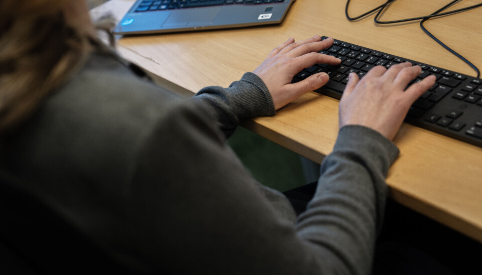 TRYGT PÅ JOBB: – Uansett hvor vondt jeg hadde det, psykisk og fysisk, var alternativet å være hjemme så mye verre. Jobben ble den tryggeste plassen for meg, sier Nina.