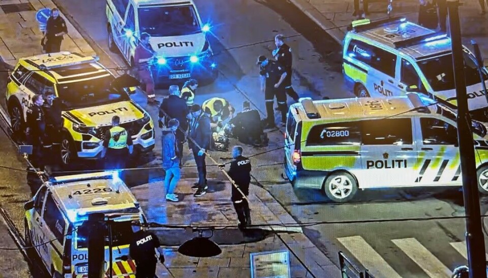 Politierssurser på stedet etter at en polititjenestemann ble slått i hodet med stein og alvorlig skadet i Oslo 8. juni 2024.