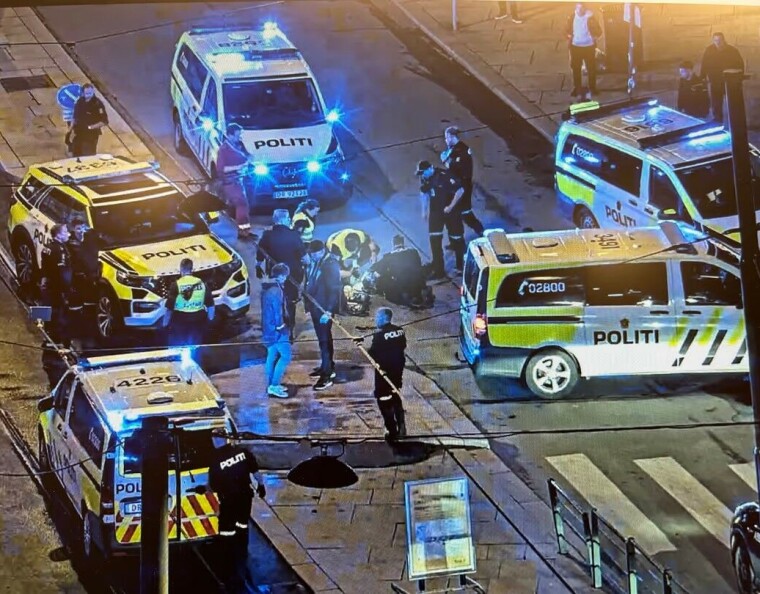 Politierssurser på stedet etter at en polititjenestemann ble slått i hodet med stein og alvorlig skadet i Oslo 8. juni 2024.