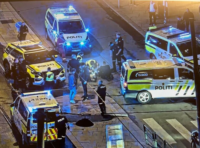 Politierssurser på stedet etter at en polititjenestemann ble slått i hodet med stein og alvorlig skadet i Oslo 8. juni 2024.