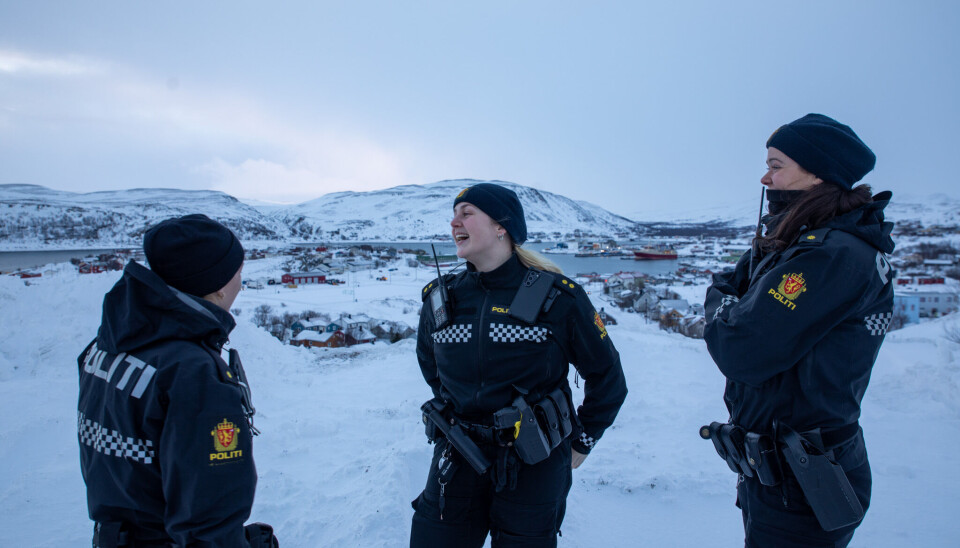 Betjentene stortrives i Finnmark, men ønsker seg hjem på sikt.