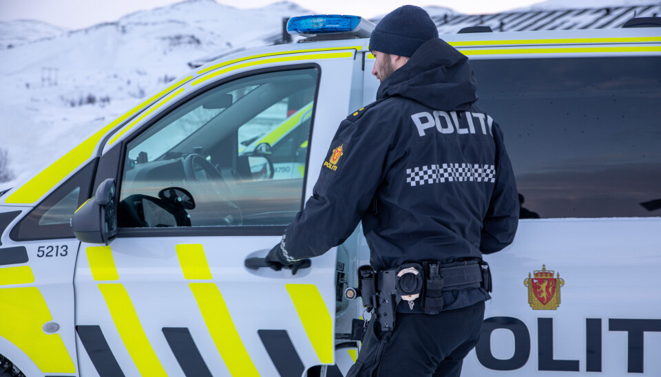 Thomas Haukenæs blir sittende alene på stasjonen i Berlevåg til en makker forhåpentligvis kommer på plass.