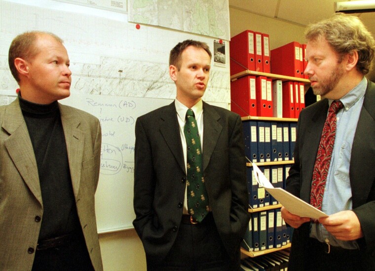 Spesialetterforsker Per Knut Vistad, statsadvokat Håkon Skulstad og førstestatsadvokat Jørn Holme ved Økokrim i 1998.
