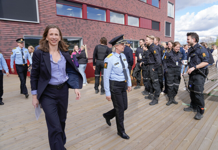 Justis- og beredskapsminister Astrid Aas-Hansen og politimester Ida Melbo Øystese deltar på åpningen av den nye Oslo øst politistasjon onsdag.