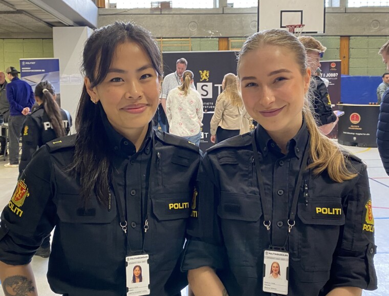 PÅ JAKT: B1-studentene Catarina Redisch og Martyna Kazubek benyttet muligheten til å møte fremtidens arbeidsgivere.