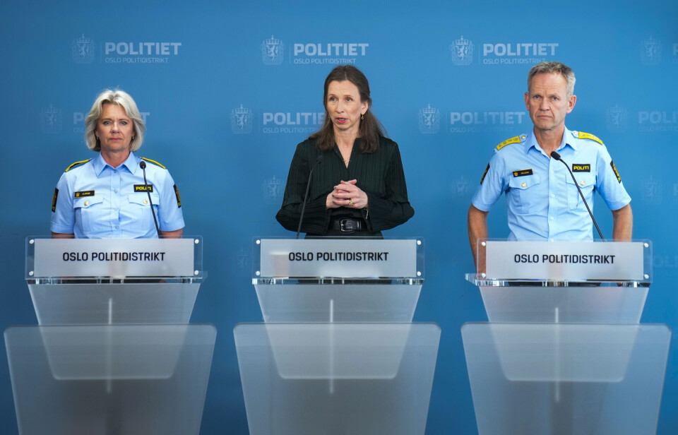 Oslo-politimester Ida Melbo Øystese, justis- og beredskapsminister Astri Aas-Hansen og politidirektør Håkon Skulstad under pressekonferansen om bevæpning av politiet.