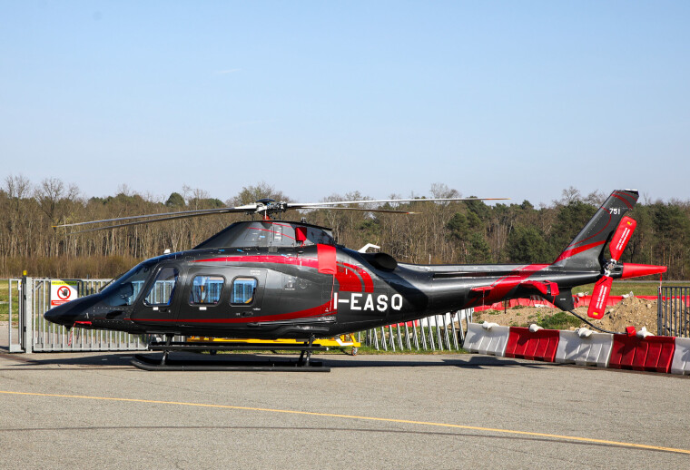 KLASSIKEREN: Dette helikopteret (AW169) er klar til å flakse videre etter å ha blitt finpusset og lakkert.
