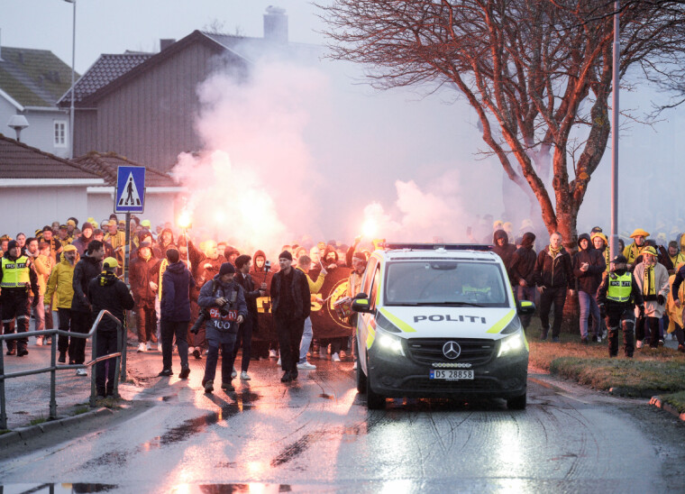 MASSEMØNSTRING: Bodø/Glimt-supporterne
skapte liv og røre på vei til
Aspmyra før kampen mot det engelske
storlaget Tottenham, som senere vant
Europaligaen.