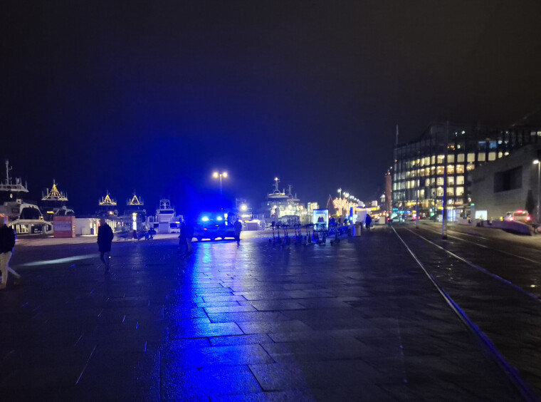 Politibil på Aker brygge i Oslo. Bildet er et illustrasjonsfoto.