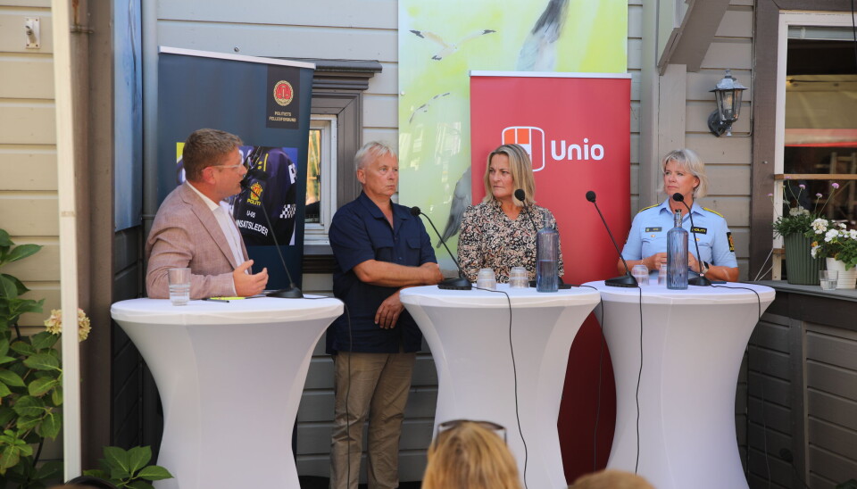 Politimesteren i debatt med nestleder i PF Roar Fosse (fra venstre), Statsforvalter Knut Storberget, leder i PF Unn Alma Skatvold.