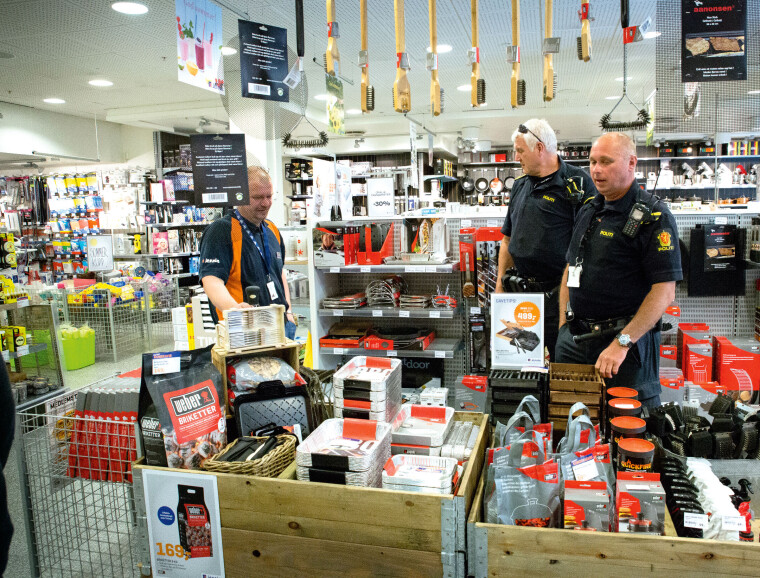 «Politiet må tilbake i nærmiljøene, og butikktyveri må tas på alvor. Handelsnæringen fortjener det», skriver innleggsforfatteren. Bildet er et illustrasjonsfoto tatt i en annen sammenheng.