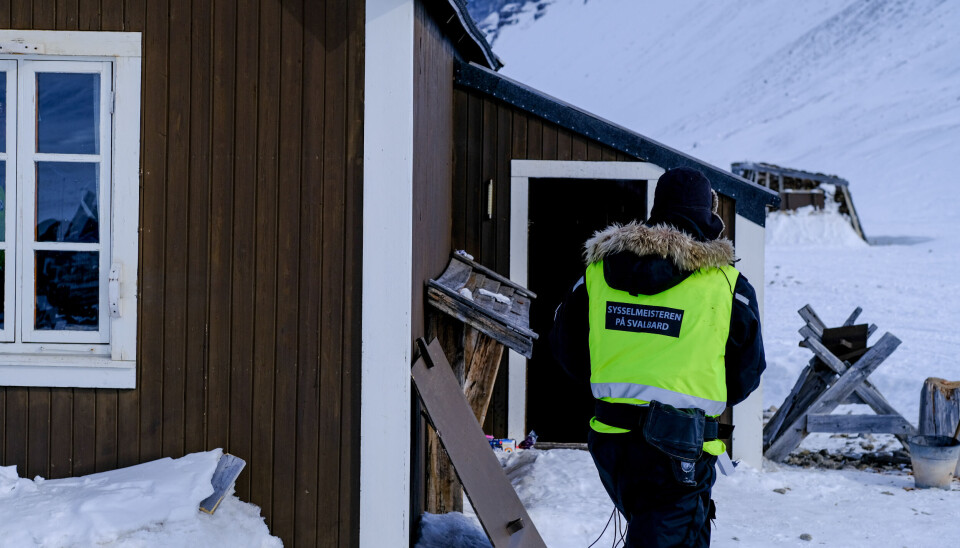 Vann, ved, varme – og innimellom satellittkommunikasjon med sivilisasjonen. Det er mye praktisk som skal til for å få gjennomført en helt vanlig dag.