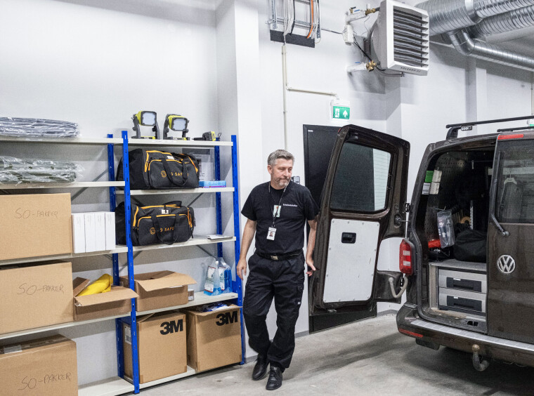 PINLIG NØYAKTIG: Laboratoriet er ikke et sted man drikker kaffe og skravler med kolleger. Bevishåndtering krever presisjon, orden og årvåkenhet.