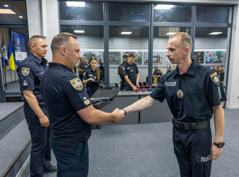 HEDRET: I juli 2024
ble Zlotenko hedret for sin innsats med å
pågripe en seriedrapsmann som hadde
drept 11 mennesker over seks år i Kyiv.