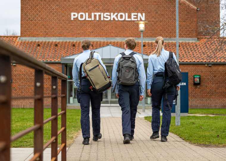 LENGRE VEI: Stadig flere
danske politistudenter
stryker på den skriftlige
språkprøven i opptaket,
og må ta et ekstra
forkurs for å kvalifisere
seg. Her studenter ved
Politiskolen i Brøndby.