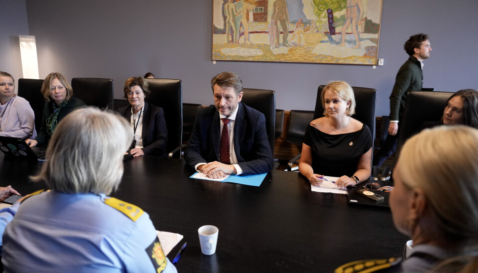 Møtet varte i en drøy time. Foto: Javad Parsa / NTB
Bakteppet for møtet var den siste tids utvikling med kriminalitet hvor mindreårige har vært involvert. Foto: Javad Parsa / NTB
Oslo-politimester Ida Melbo Øystese (t.v.), byrådsleder Eirik Lae Solberg (H) og Julianne Ferskaug (V) i politirådsmøte i Oslo rådhus mandag.