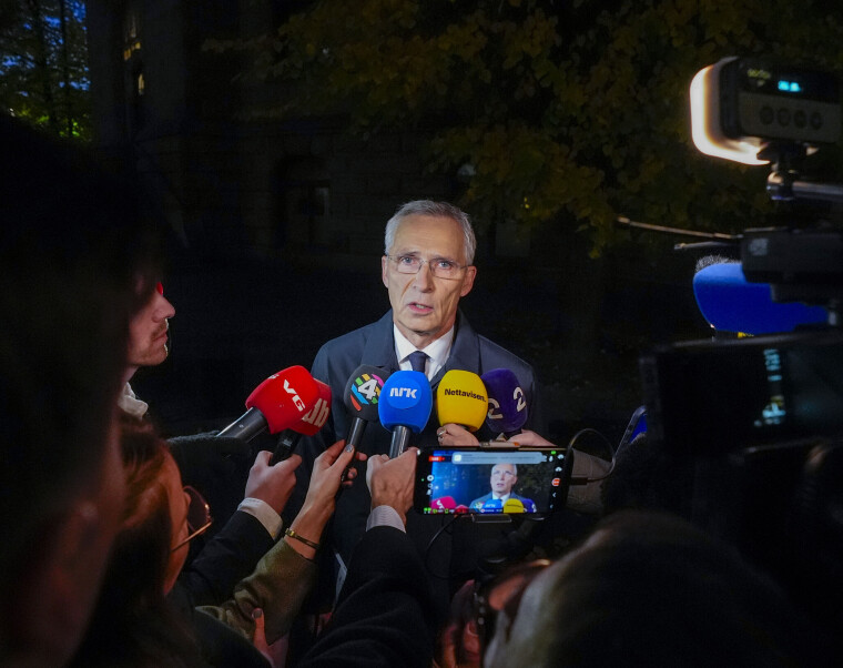 Finansminister Jens Stoltenberg møtte pressen ved Finansdepartementet onsdag morgen.
