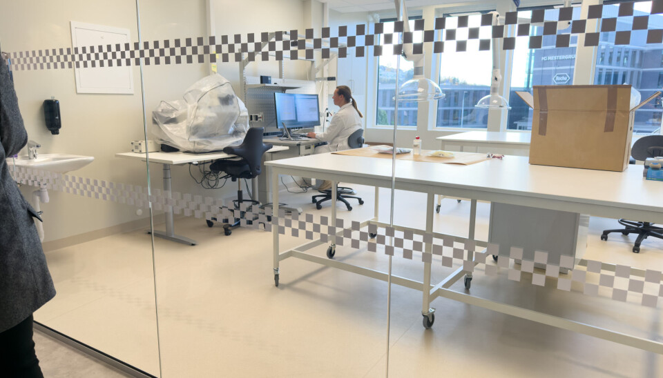 I forskjellige avdelinger jobbet de ansatte som vanlig.